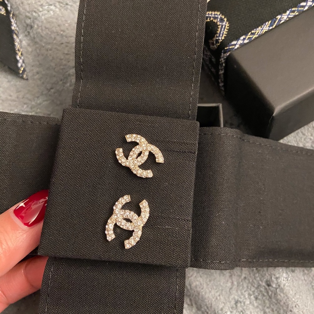 Chanel classic earring
